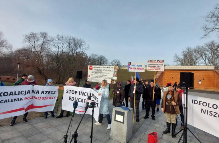 Pikieta na powitanie ministrów edukacji UE