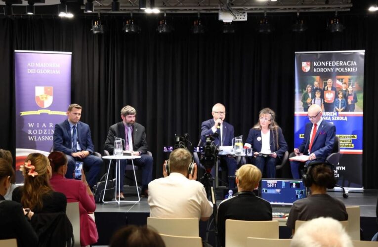 Zdzisława Piasecka zaproszona na konferencję Konfederacji Korony Polskiej „Murem za Polską w obronie polskiej oświaty. Stop deformie edukacji”